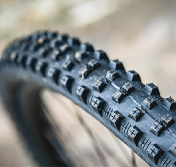 crampons espacé pour adhérence max 